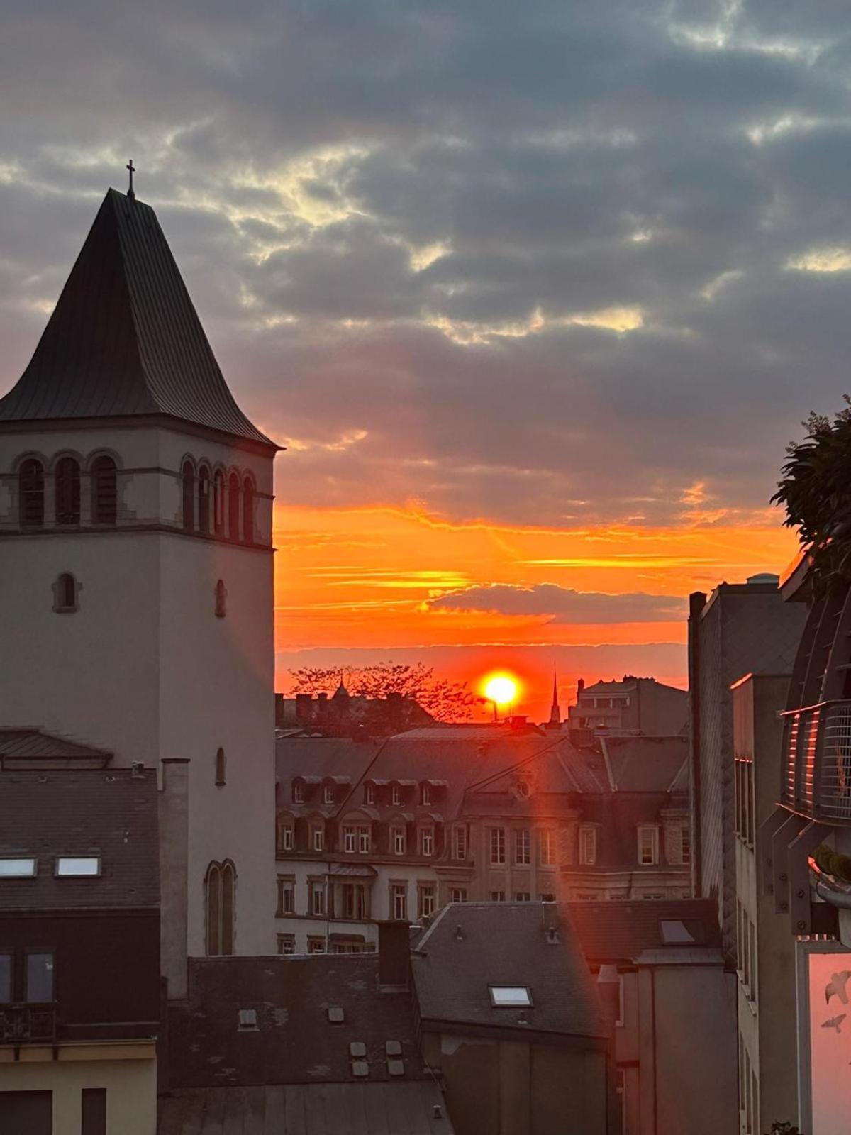 Luxury Penthouse Apartment With 3 Balconies -2 Bedrooms -Petrus View & Parking Luxemburgo Exterior foto